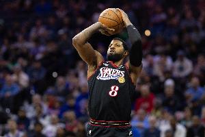 中规中矩！保罗·乔治半场8中4贡献11分3板3助 三分4中2