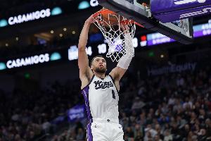 发挥出色！拉文14投8中&三分9中5 拿下25分5板 正负值+16全场最高