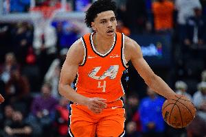 卢：桑德斯打首发比打替补表现好 他拥有防守对方最佳球员的能力