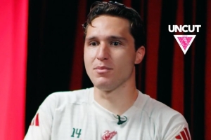 基耶萨谈索博对阵枪手的任意球：飞行中急速下坠，简直不可思议