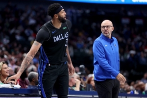 基德：好在浓眉不需要接受手术 而且恢复时间是六周 这挺好的