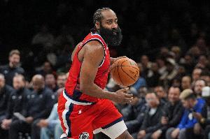 哈登：我们本赛季能够逆袭但必须一步步来 因为大家的信心都在