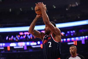 开无双！小卡过去12场场均32.8分6.5板3.8助2.6断 三分命中率46%