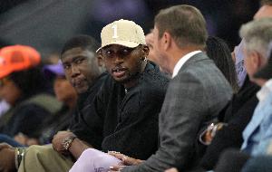 Shams：库明加认为去年夏天的合同是被迫签下 和管理层关系恶化