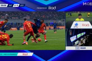 两连不利判罚！博尼倒地裁判判点后取消，此前图拉姆被判假摔