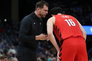 拓媒：没道理指责斯普利特 他做得很棒 不确定球队是否会换主帅