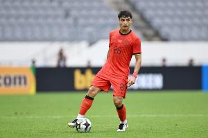 后防中坚！吾米提江单场5抢断成功帮助中国队零失球+创造历史