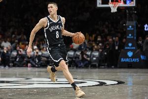 拼尽全力！8号秀杰明10中6拿到17分5助 末节有关键三分