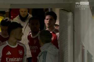 咋了？邮报：赖斯与枪手助教发生争吵，斥责对方“不知道在说啥”