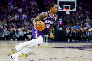 纪录预警！德罗赞半场6中4得15分4板3助1断 距离超加内特仅差7分