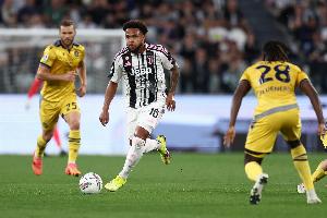 天空：麦肯尼引起了两支英超球队的兴趣，维拉此前对他有意