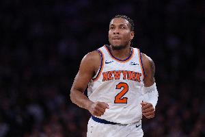 手感不佳！麦克布莱德14中4拿到10分6板 三分8中2