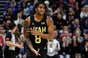 赛季新高！森萨博半场13中10轰下28分1板2断 首节21分