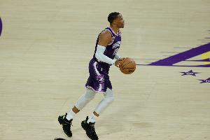 大威天龙！威少13中6砍19分6板11助 防得唐斯仅13分4板