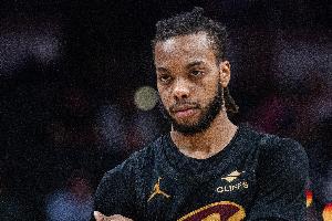 媒体人：去年骑士用加兰换哈登是不可想象的 今年他们会认真考虑