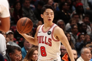 球队交易获得机会！河村上半场出战12分钟 2中1拿到3分2板2助1断