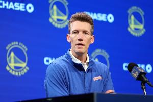 科尔：今天邓利维给我电话沟通了交易方案 我不会主动提任何建议