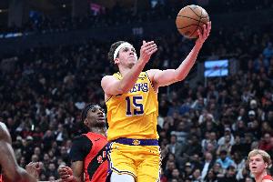 久违了！里夫斯迎来复出 时间限制出战21分钟拿到15分4板2断