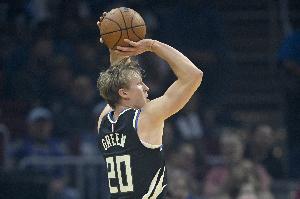 神准！雄鹿上半场三分21中13 AJ·格林+罗林斯+特纳合计14中9