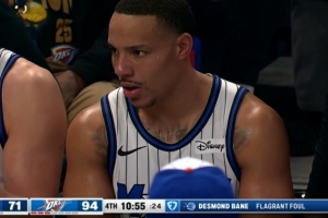 这动作不好！贝恩身后拉拽哈滕肩部直接拽翻在地 被吹一级恶意