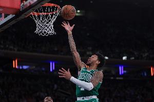 谢尔曼：我飞机座位和安芬尼·西蒙斯挨着 我们的关系非常紧密