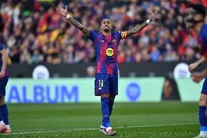 世体：巴萨今日恢复训练，拉菲尼亚因右腿内收肌超负荷未参加合练