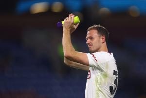 马奎尔：伍德盖特和埃文斯很棒，他们给后卫们传授很多经验