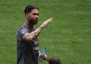 西甲旧将建议皇马签回拉莫斯担任球队领袖，拉莫斯社媒点赞