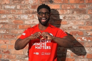 多位英超名宿助力宣传英国心脏健康月，呼吁球迷学习心肺复苏术