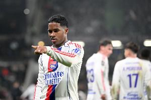 六台记者：恩德里克配备7人工作团队，包括理疗师、厨师、摄影师