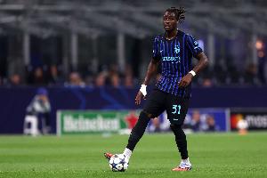 德媒：拜仁在关注国米后卫比塞克，但尚未与球员本人接触