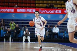 身手全能！罗汉琛半场8中5拿到13分3助2断 三分5中3