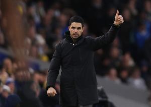 阿森纳9分优势领跑英超积分榜，自03/04夺冠赛季最后一轮首次