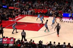 上来就有贡献！杨瀚森扎实掩护 格兰特三分手起刀落！