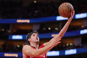 褒贬都有！谢泼德半场8中4&三分3中1拿10分2板2断 出现3失误