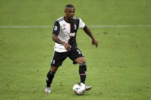 道格拉斯·科斯塔：我认为卡巴尔被踢倒那下是点球，裁判该看回放