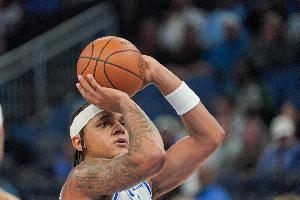 表现平庸躺赢！班凯罗出战32分钟10投仅3中得到11分9篮板3助攻