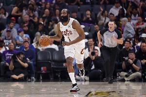 哈登连续炒菜吸引防守后送击地妙传 阿伦抛射命中扳平比分