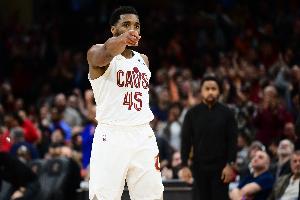 刺激！米切尔丝滑转身抹过防守上篮打中 骑士追到1分