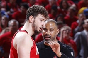 乌度卡批评申京防守？路威：教练该在防守端保护我 而不是暴露我