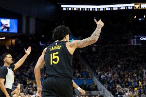 准绝杀！桑托斯攻防两端活力无限 10中7砍下16分8板